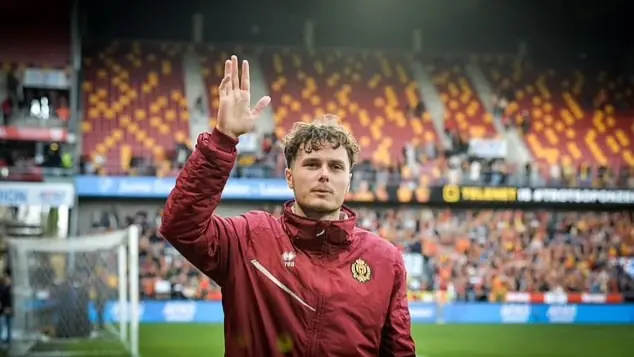 Cựu hậu vệ Inter Milan giải nghệ ở tuổi 26